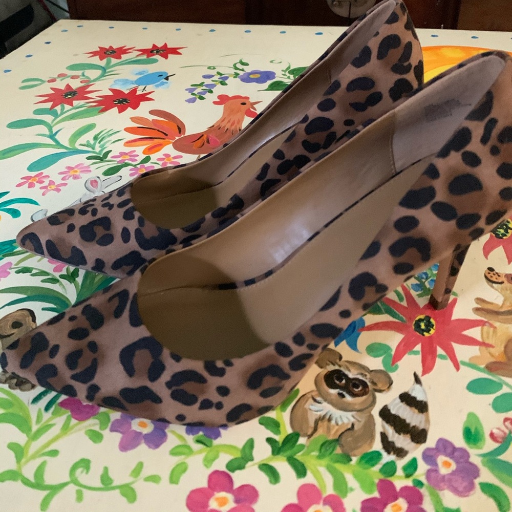 Leopard 🐆 print heels